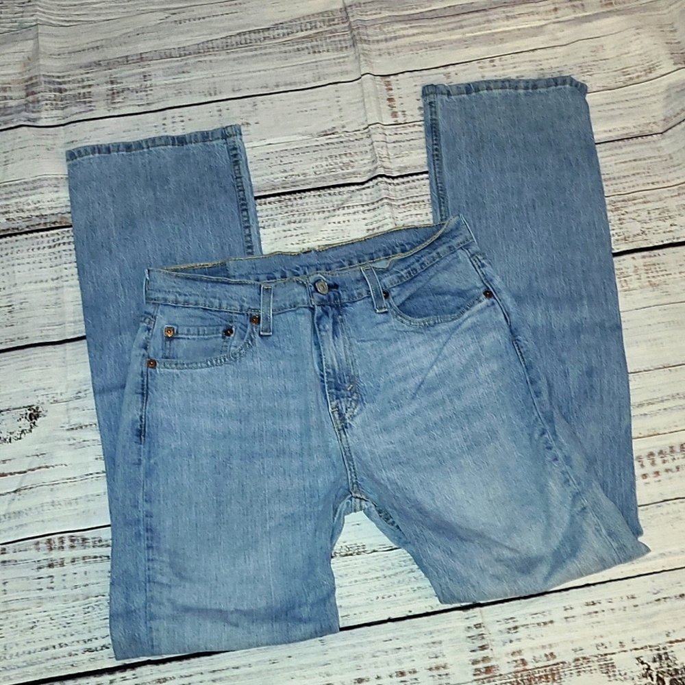 Levis  527